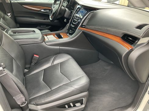 Used 2015 Cadillac Escalade Premium AWD/4WD image 26