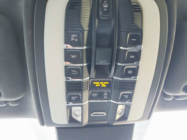 Used 2014 Porsche Cayenne GTS AWD/4WD image 27