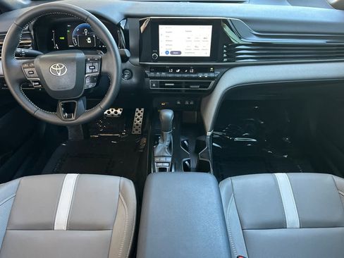 Used 2025 Toyota Camry SE FWD image 12