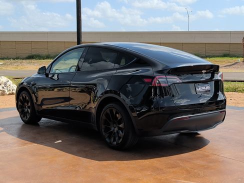 Used 2024 Tesla Model Y Long Range AWD/4WD image 4