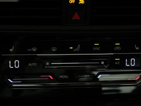 Used 2025 Volkswagen Jetta SE w/ Sunroof Package FWD image 10