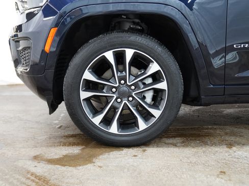 Used 2023 Jeep Grand Cherokee Overland image 15