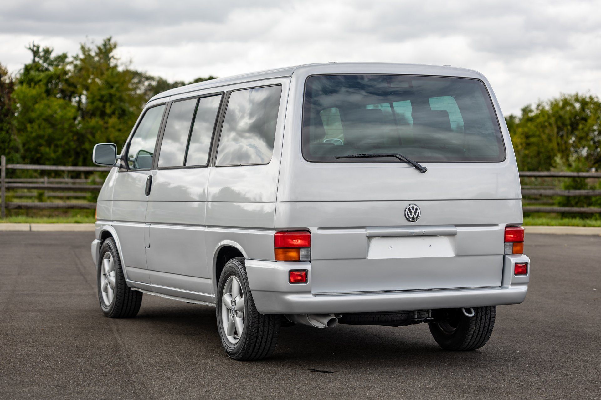 Used 2002 Volkswagen Eurovan MV FWD image 16