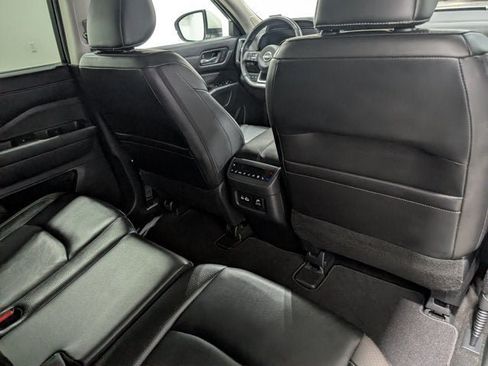 Used 2023 Nissan Pathfinder SL AWD/4WD image 16