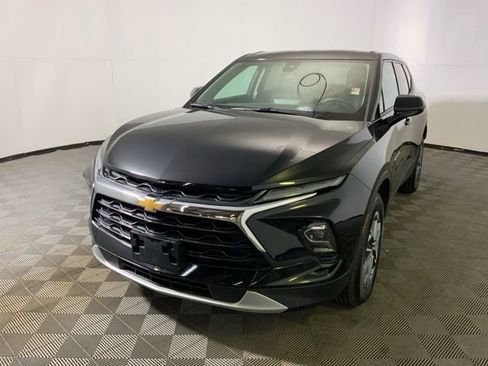 Used 2025 Chevrolet Blazer LT AWD/4WD image 3