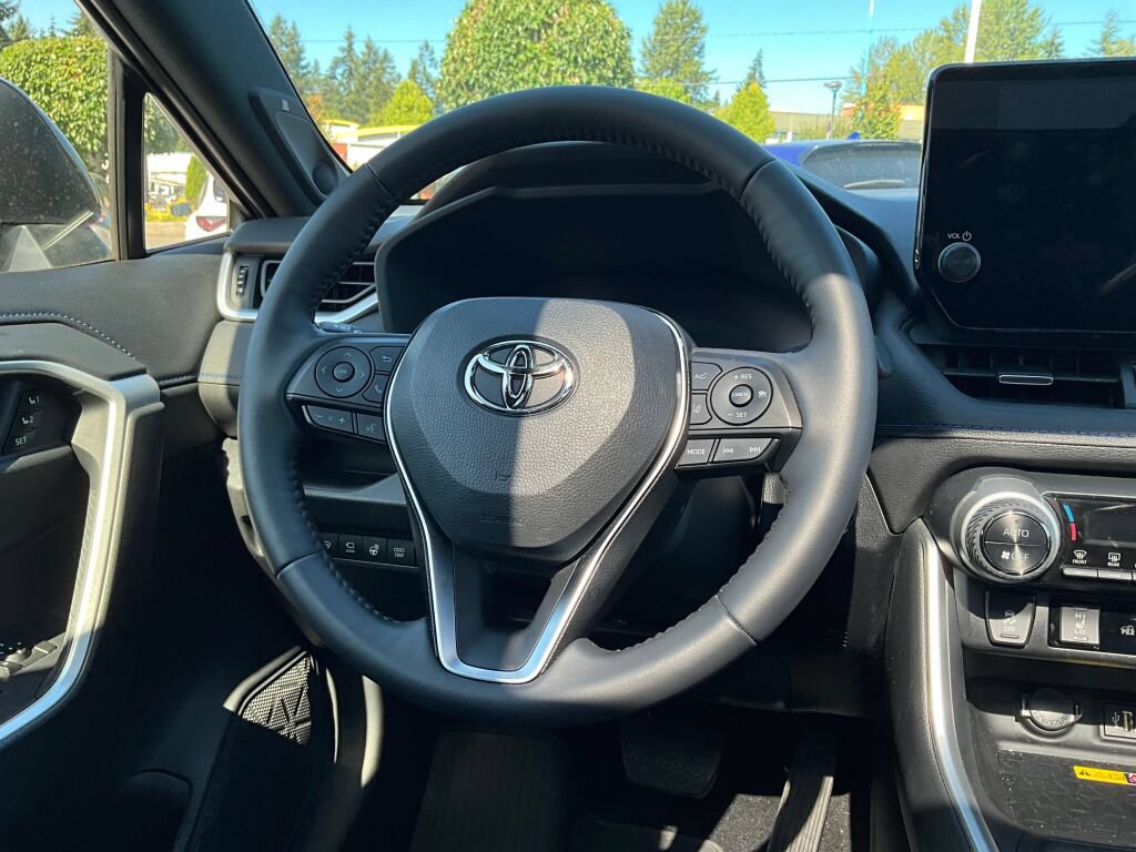 Used 2024 Toyota RAV4 XSE w/ Advanced Technology Package AWD/4WD image 18