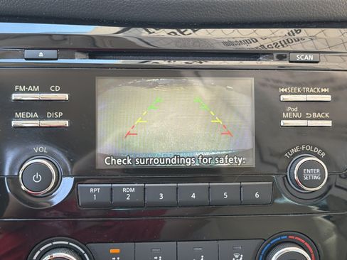 Used 2014 Nissan Rogue S FWD image 12