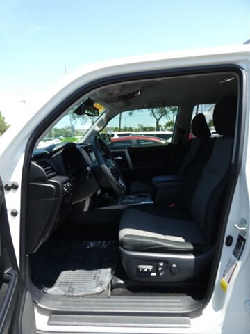 Used 2020 Toyota 4Runner SR5 AWD/4WD image 39