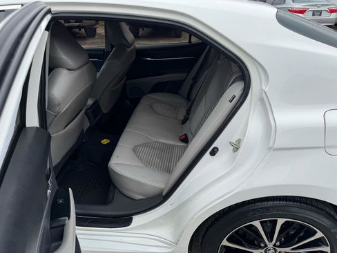 Used 2020 Toyota Camry SE image 11