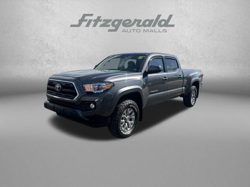 Used 2017 Toyota Tacoma SR5 w/ Tow Package image 3
