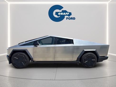 Used 2024 Tesla Cybertruck AWD Crew Cab image 11