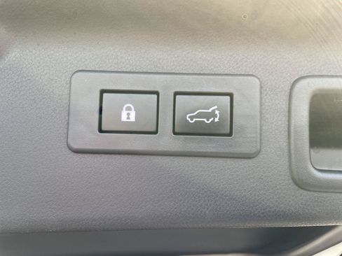 Used 2025 Subaru Forester Premium AWD/4WD image 33