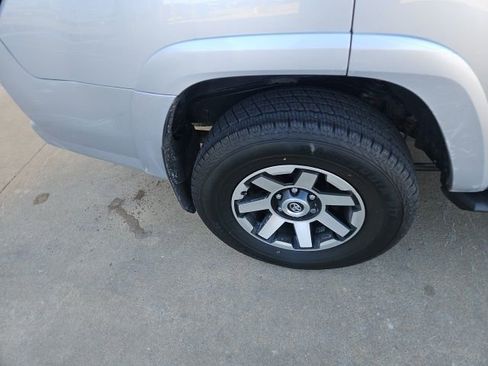 Used 2020 Toyota 4Runner SR5 Premium image 11