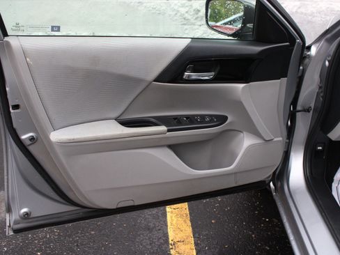 Used 2017 Honda Accord LX image 12