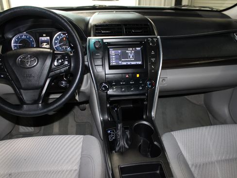 Used 2016 Toyota Camry LE FWD image 13