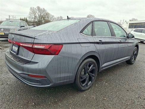 New 2026 Volkswagen Jetta SE image 4