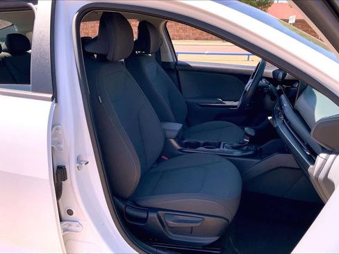 Used 2025 Kia K4 FWD image 9
