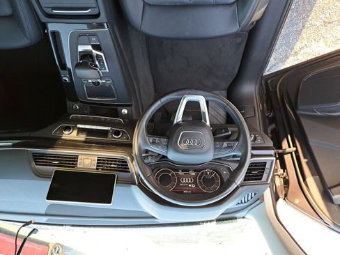 Used 2020 Audi Q5 e Premium w/ Convenience Package image 6