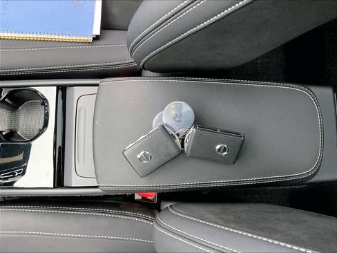 Used 2023 Volvo XC40 Recharge Ultimate image 14