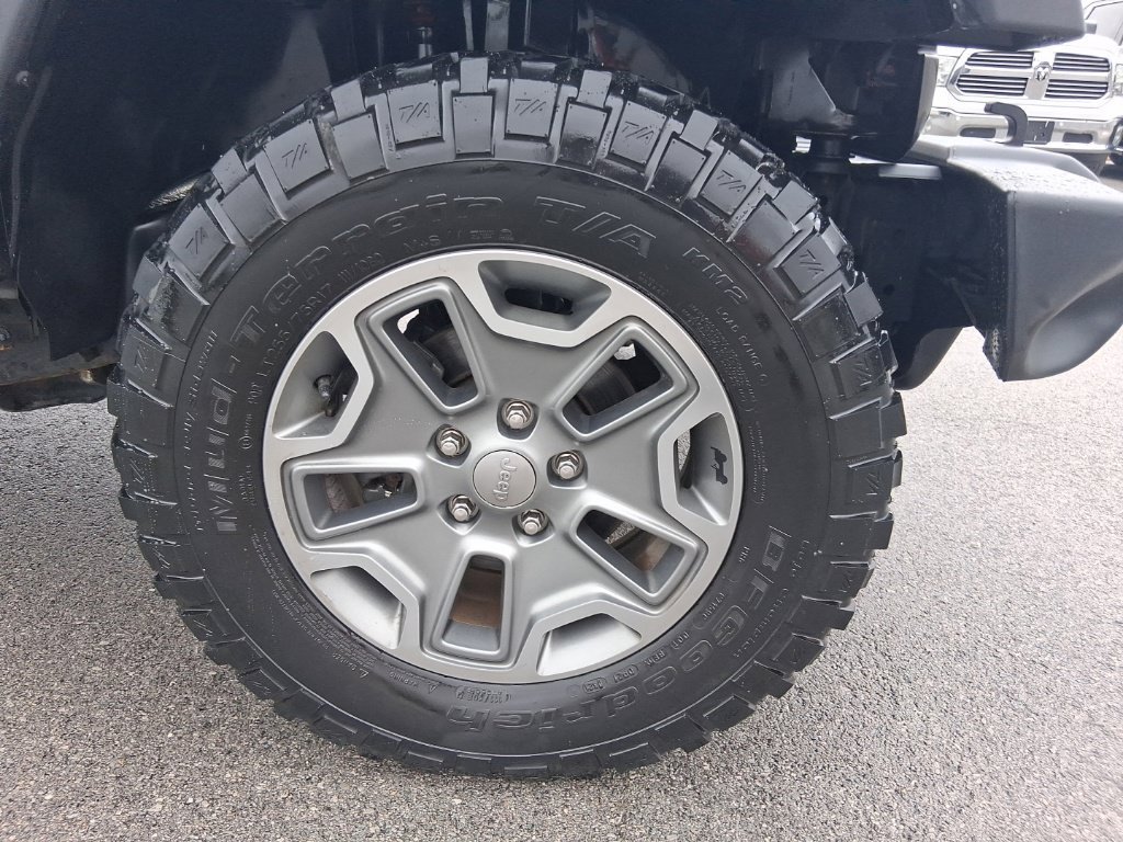 Used 2016 Jeep Wrangler Unlimited Rubicon w/ Connectivity Group AWD/4WD image 18