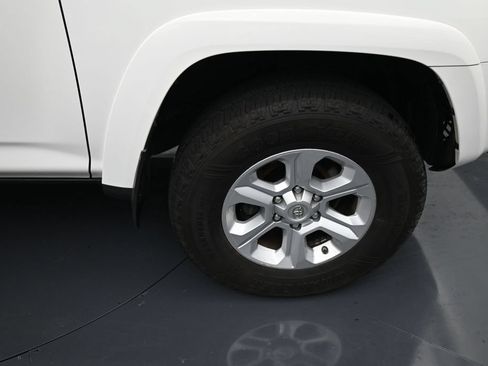 Used 2018 Toyota 4Runner SR5 AWD/4WD image 11