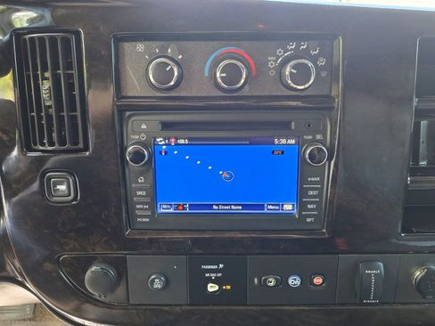 Used 2018 GMC Savana 2500 Extended w/ Enhanced Convenience Package image 14