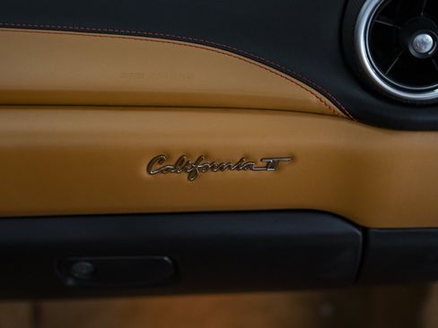 Used 2016 Ferrari California T RWD image 39