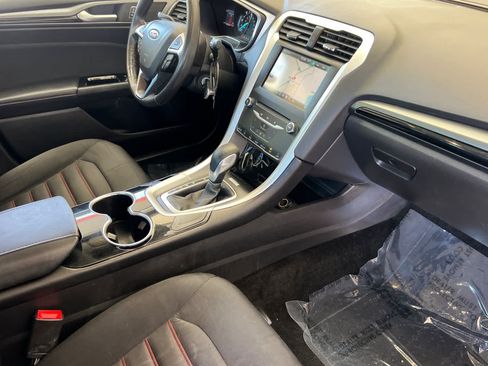 Used 2015 Ford Fusion SE FWD image 16