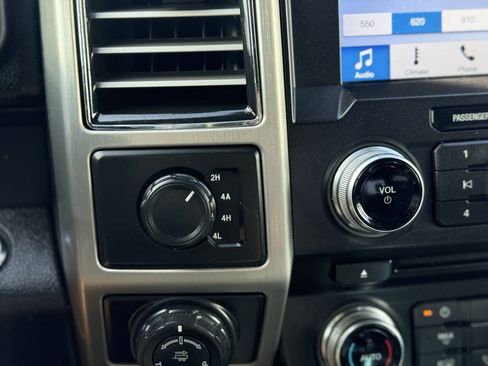 Used 2017 Ford F150 Platinum w/ Equipment Group 701A Luxury AWD/4WD image 23