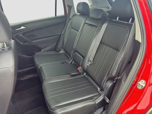 Used 2022 Volkswagen Tiguan SE AWD/4WD image 13