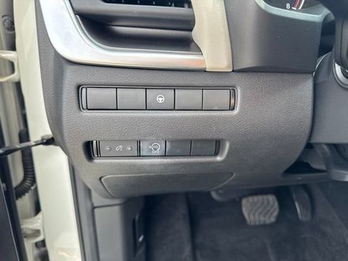 Used 2023 Nissan Rogue SV FWD image 15