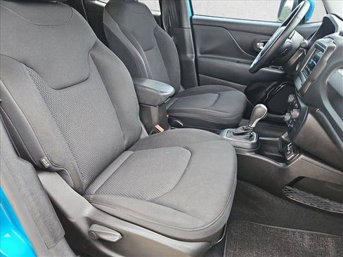 Used 2020 Jeep Renegade Altitude FWD image 19