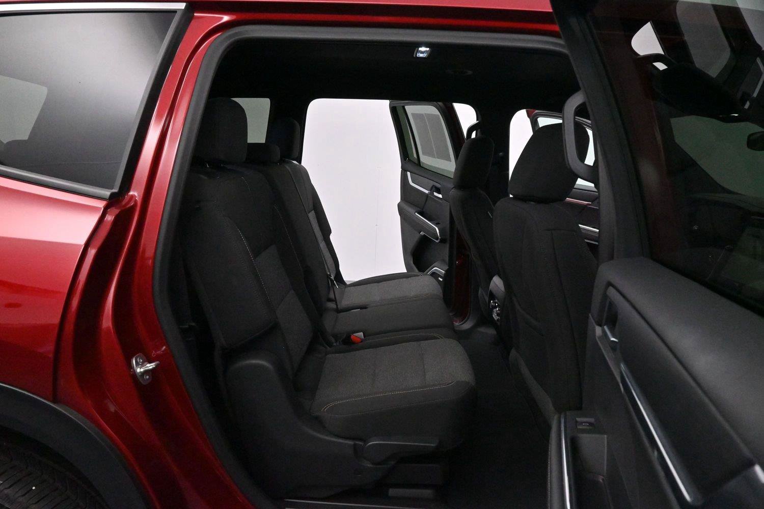 Used 2025 GMC Acadia Elevation FWD image 33
