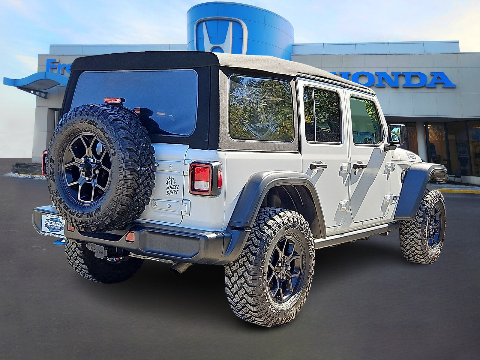 Used 2024 Jeep Wrangler Unlimited AWD/4WD image 7