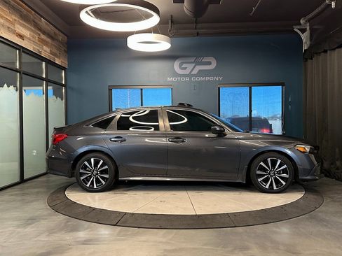 Used 2022 Honda Civic EX image 2