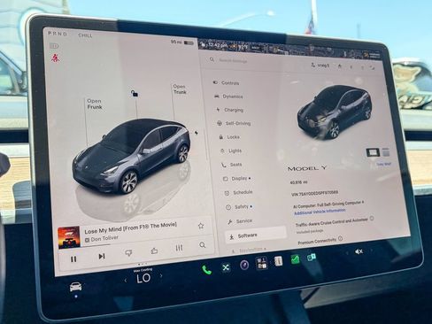 Used 2023 Tesla Model Y 2WD image 45