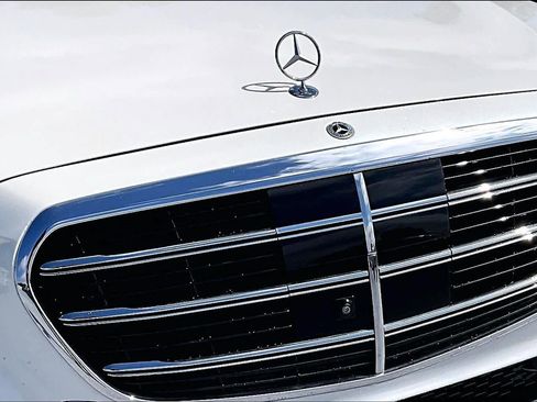 Used 2023 Mercedes-Benz S 500 4MATIC w/ AMG Line image 29