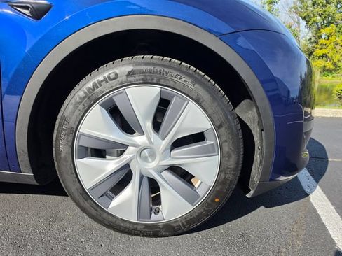 Used 2023 Tesla Model Y Long Range AWD/4WD image 5