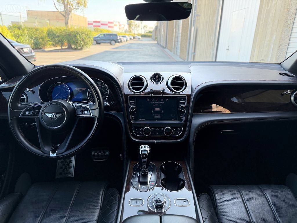 Used 2017 Bentley Bentayga AWD/4WD image 18