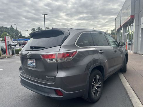 Used 2016 Toyota Highlander XLE AWD/4WD image 19