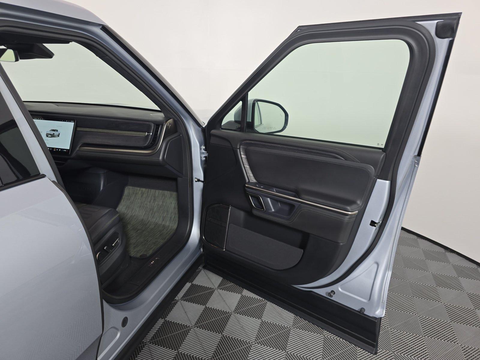 Used 2023 Rivian R1T Adventure Dual AWD/4WD image 18