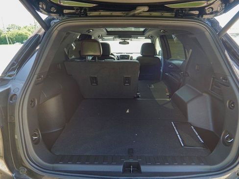 Used 2023 Chevrolet Equinox RS AWD/4WD image 10