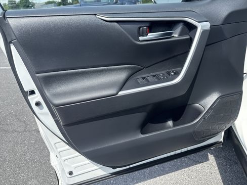 Used 2022 Toyota RAV4 SE w/ Weather & Moonroof Package AWD/4WD image 19