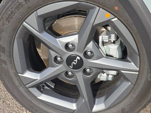 New 2025 Kia K4 LXS image 8