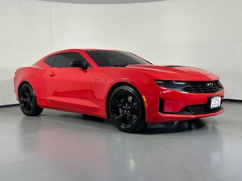 Used 2024 Chevrolet Camaro LT RWD image 1