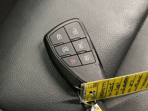 Used 2025 Chevrolet Suburban Z71 image 28