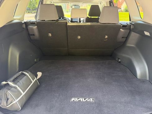Used 2019 Toyota RAV4 XLE w/ Convenience Package FWD image 19
