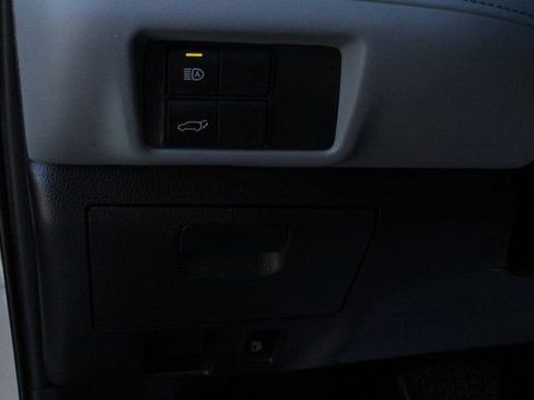 Used 2021 Toyota Highlander LE image 20