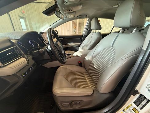 Used 2021 Toyota Camry SE FWD image 16