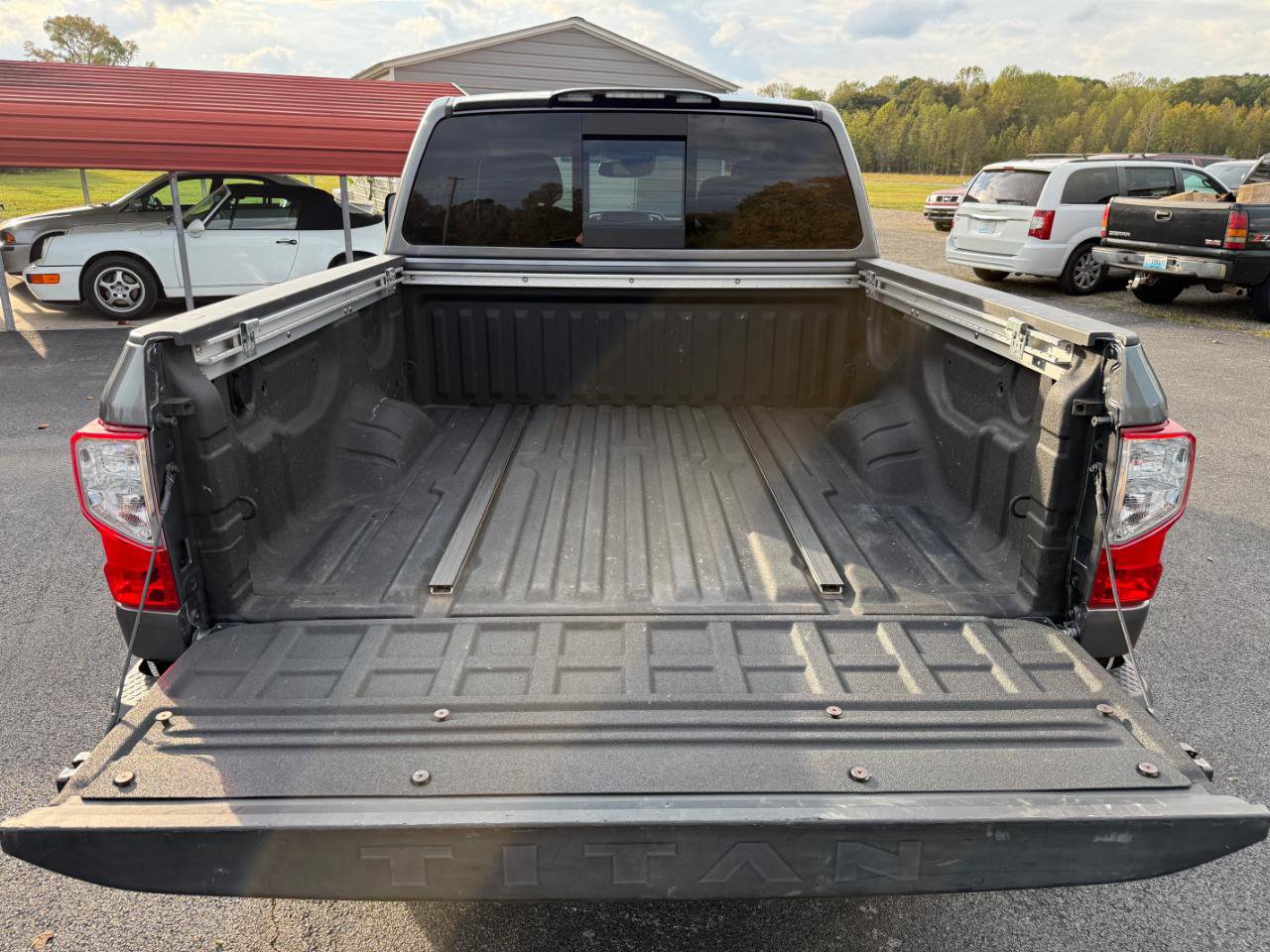 Used 2020 Nissan Titan SV w/ SV Convenience Package AWD/4WD image 13